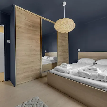 Modern Two Bedroom Close To Center