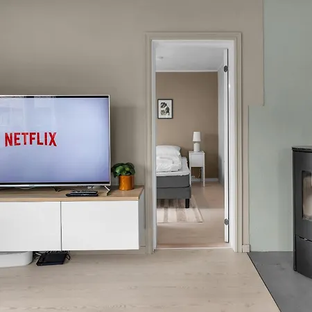 Modern Two Bedroom Close To Center דירה טרומסה