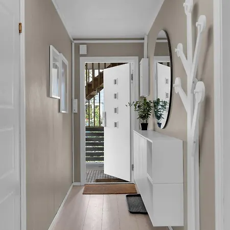 Modern Two Bedroom Close To Center