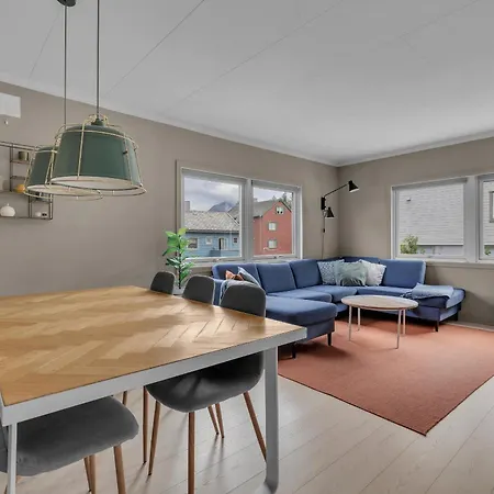 Modern Two Bedroom Close To Center