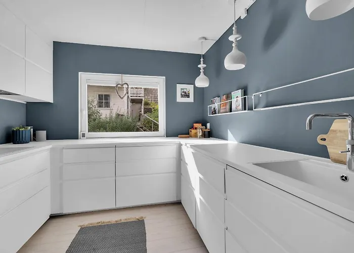 Modern Two Bedroom Close To Center *