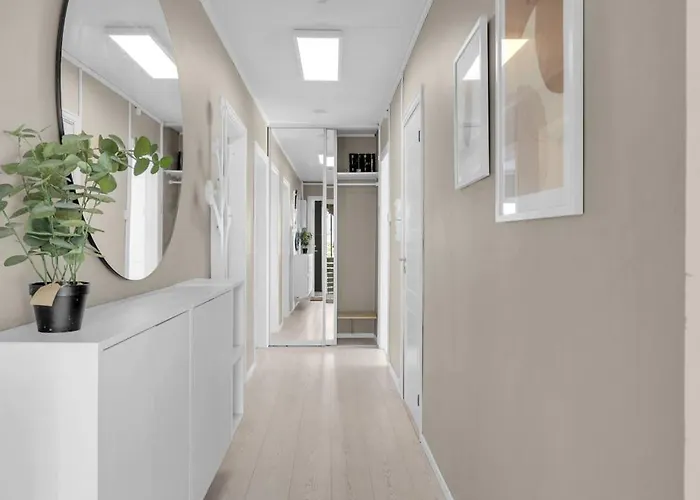 아파트 Modern Two Bedroom Close To Center *