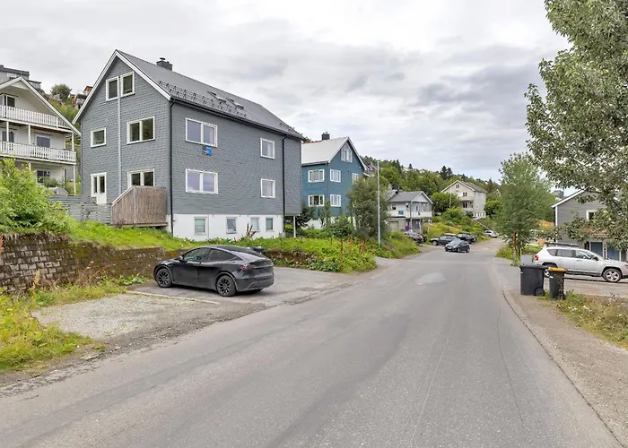 Modern Two Bedroom Close To Center *
